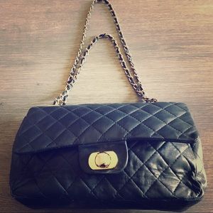Classic quilted Brio handbag.